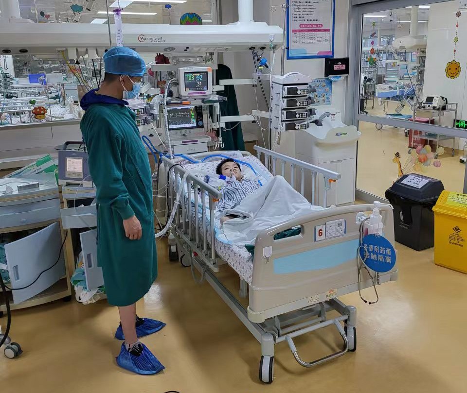 合山市跨省救护车出租公司